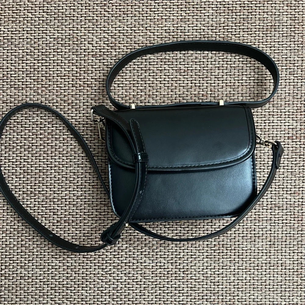 Zara Double Strap Crossbody Bag in black. - Picture 2 of 10